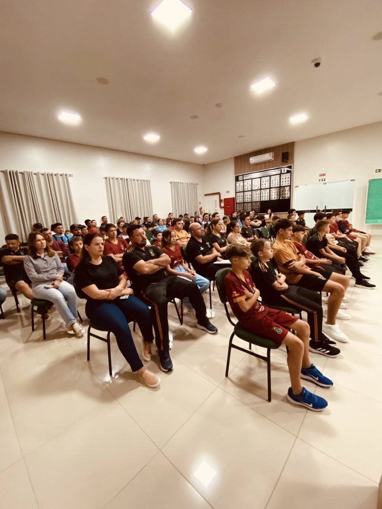 HOMENAGEM: Legislativo presta homenagem à Escolinha Rodeio Futsal Base