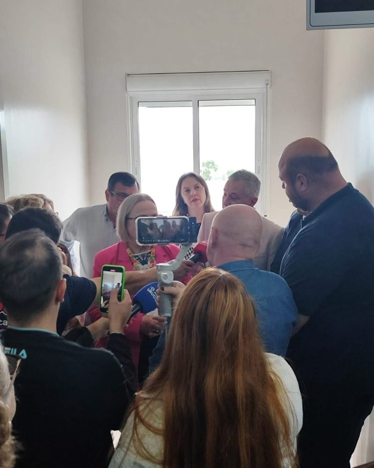 VISITA: Vereadores recepcional Secretária Estadual de Saúde