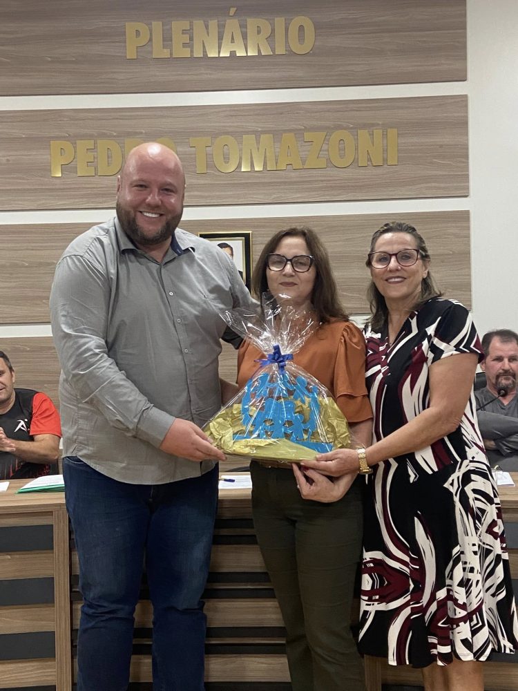PRÊMIO ALFABETIZA TCHÊ 2025: Legislativo presta homenagem à Escola Estadual José André Acadrolli