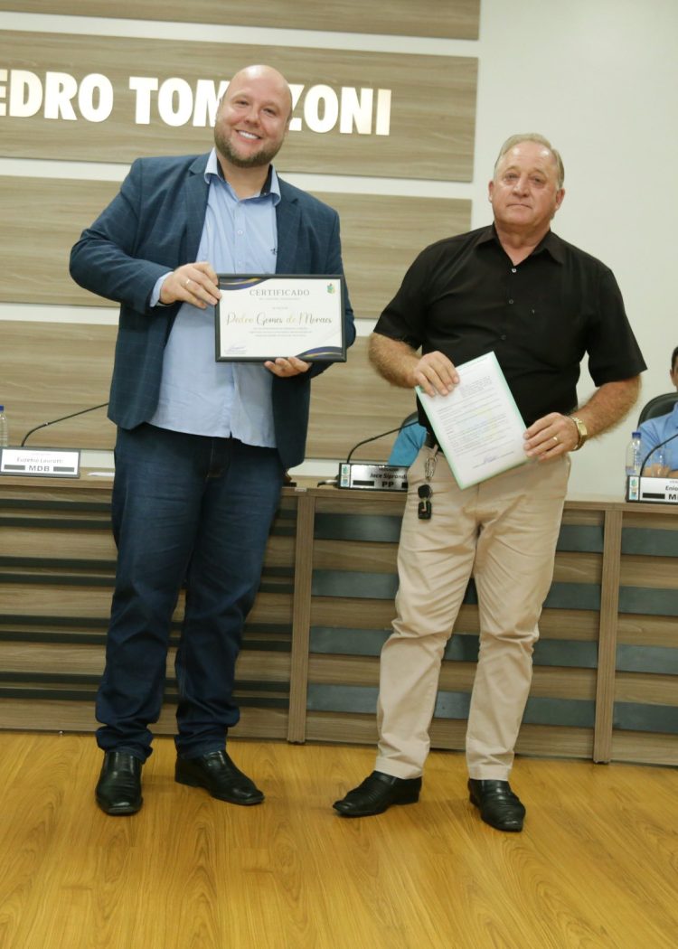 HOMENAGEM: Sessão Solene homenageia pastores por relevantes serviços prestados à comunidade