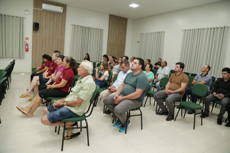 HOMENAGEM: Sessão Solene homenageia pastores por relevantes serviços prestados à comunidade