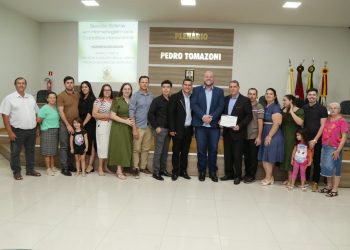 HOMENAGEM: Sessão Solene homenageia pastores por relevantes serviços prestados à comunidade