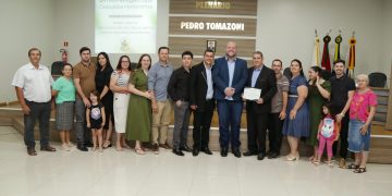 HOMENAGEM: Sessão Solene homenageia pastores por relevantes serviços prestados à comunidade