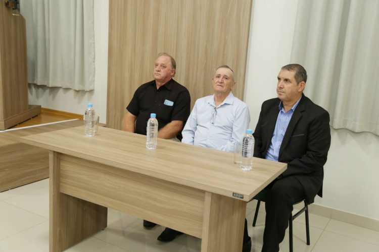 HOMENAGEM: Sessão Solene homenageia pastores por relevantes serviços prestados à comunidade