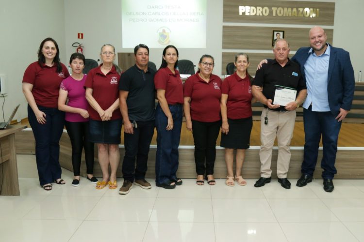 HOMENAGEM: Sessão Solene homenageia pastores por relevantes serviços prestados à comunidade