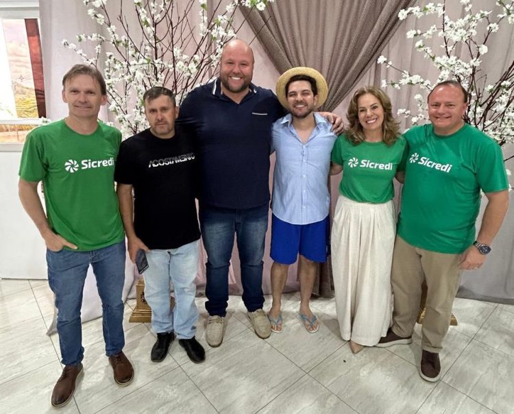 REPRESENTAÇÃO POLITICA: Presidente e vice participam do encontro Anual de fundadores, dirigentes e conselheiros da Sicredi Conexão!