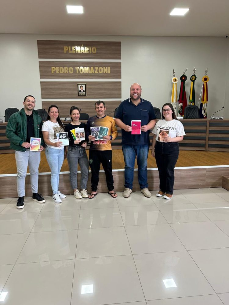 VISITA: Defensor Público visita legislativo de Rodeio Bonito.