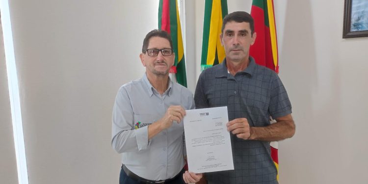 SAÚDE: Vereador Enio Barbosa Pires (MDB) entrega emenda para investimentos na saúde.