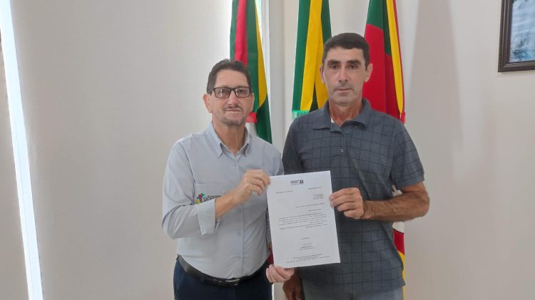 SAÚDE: Vereador Enio Barbosa Pires (MDB) entrega emenda para investimentos na saúde.